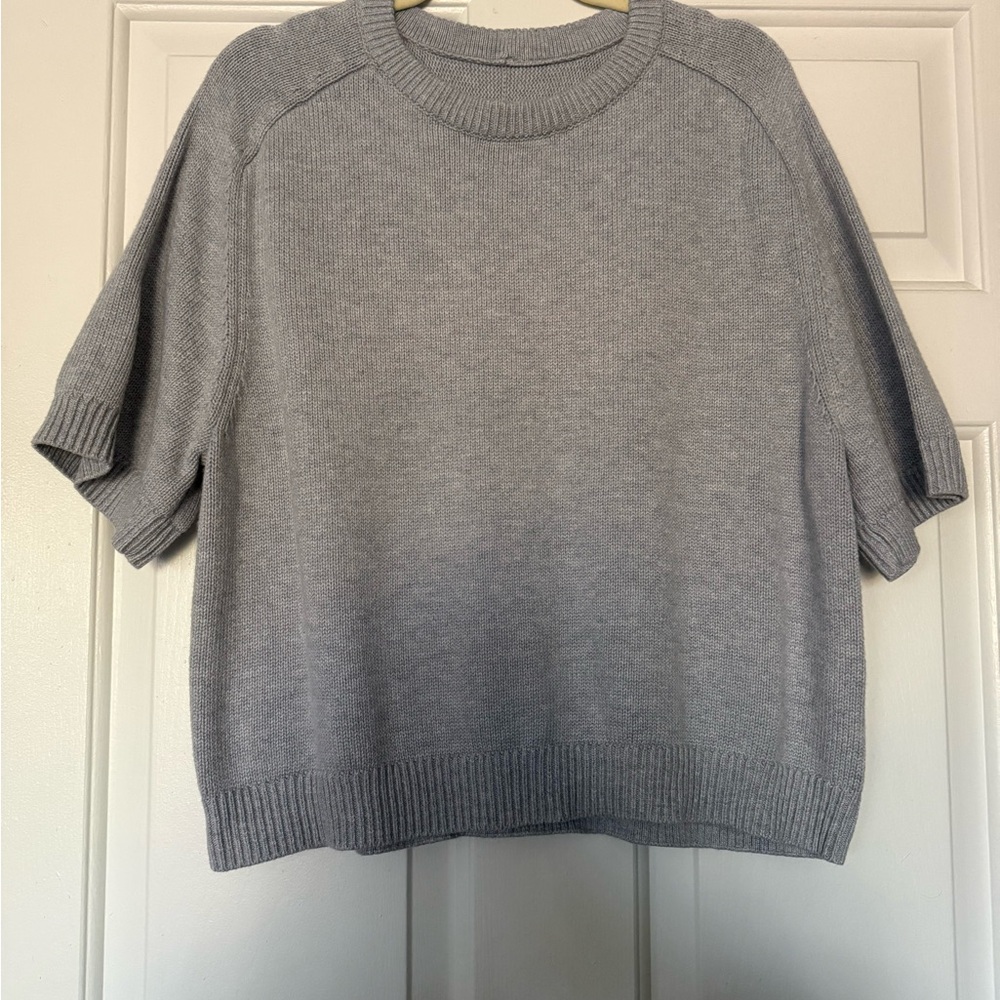 Abercrombie & Fitch Light Gray Short Sleeve Crewneck Sweater